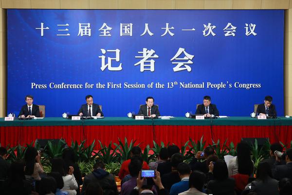 火勇大戰G2的裁判被稱為火箭克星