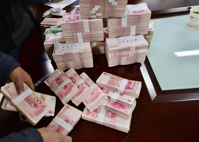 楊冪戴復古貝雷帽自拍